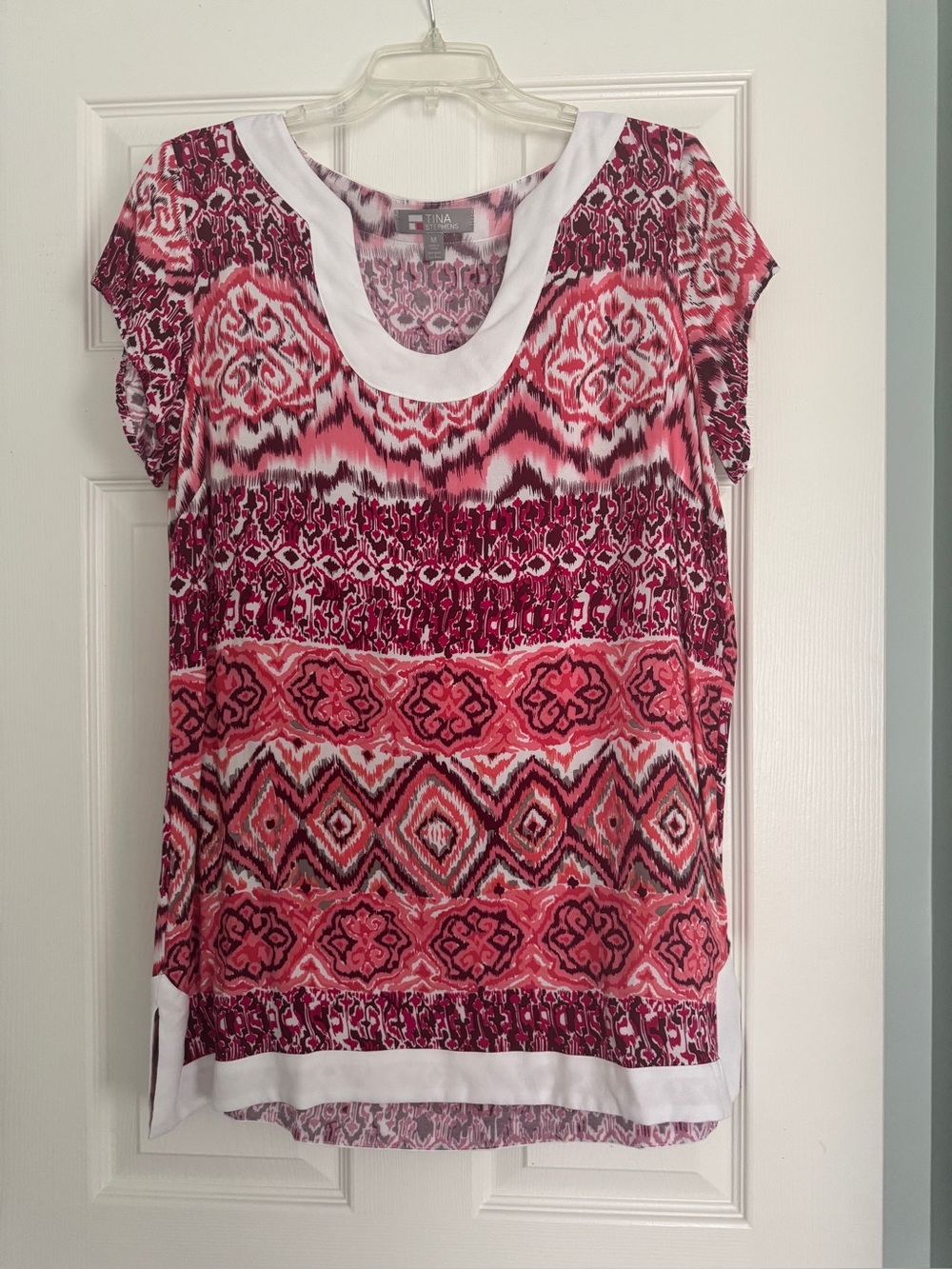 Women’s Pink Patterned Short Sleeve Scoop Neck Top - White Trim